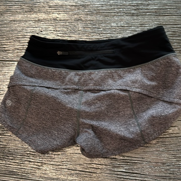 Lululemon Speed up low-rise lined 2.5” shorts - Picture 4 of 4